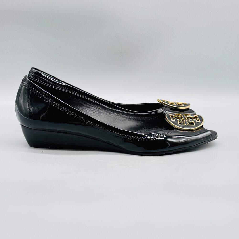 Tory Burch Shoes Womens 8 Black Patent Wedge Heel Pumps Peep Toe Logo Flats